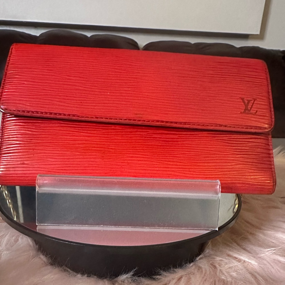 Louis Vuitton Red EPI Long Snap Sarah Wallet - Picture 12 of 13